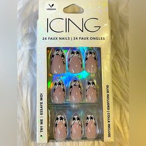 Checkered french tip ongles nail set, NWT